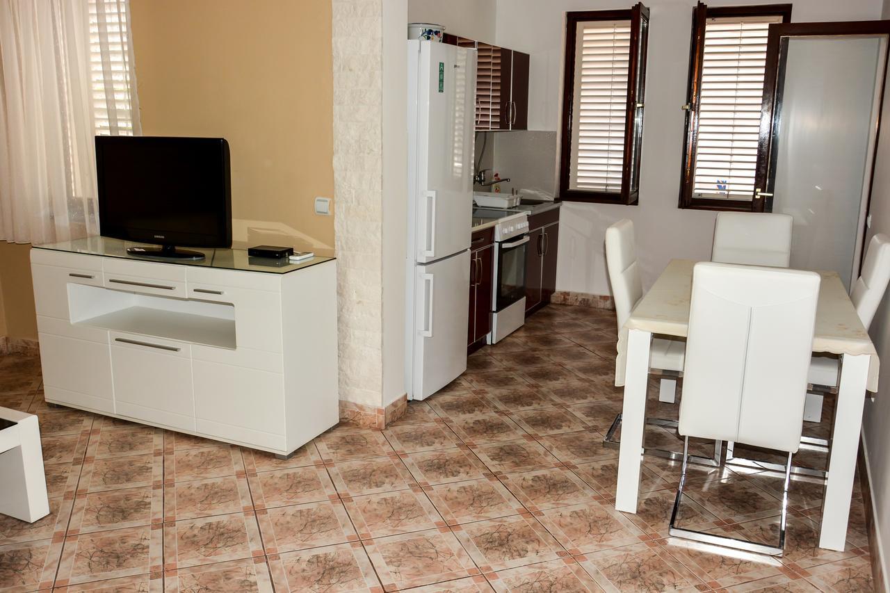 Apartments Minja S Petrovac Buitenkant foto