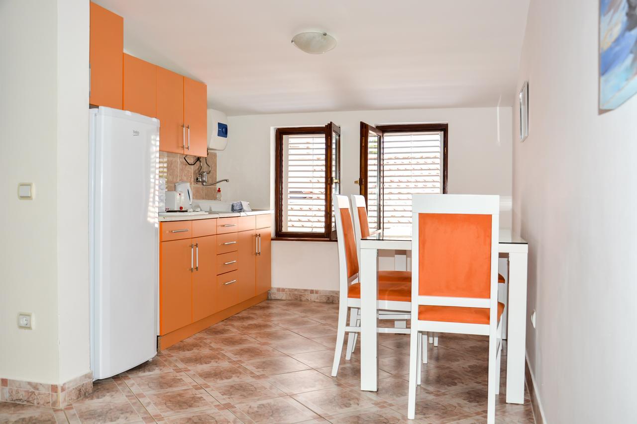 Apartments Minja S Petrovac Buitenkant foto
