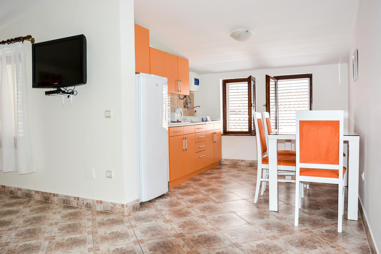 Apartments Minja S Petrovac Buitenkant foto