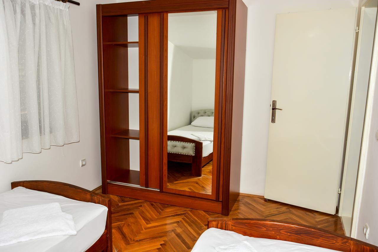 Apartments Minja S Petrovac Buitenkant foto